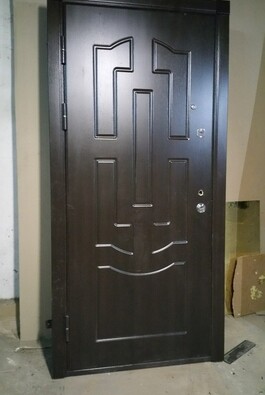 Стальная входная дверь в квартиру с панелью МДФ