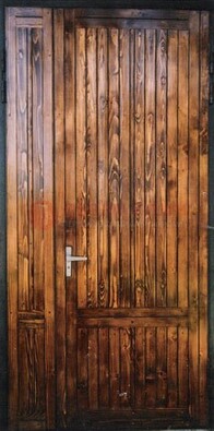 Коричневая металлическая дверь с евровагонкой ДЕ-10 в Сертолово