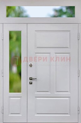 Белая полуторная железная дверь со стеклом и фрамугами ДФГ-10 в Сертолово