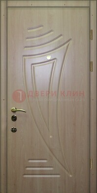 Светлая железная дверь с МДФ ДМ-153 в Сертолово