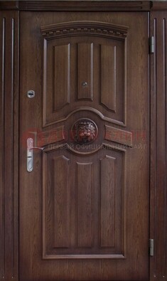 Темная железная дверь с массивом дуба с украшением ДМД-40 в Сертолово