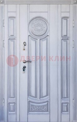 Белая двухстворчатая дверь с массивом дуба ДМД-72 в Сертолово