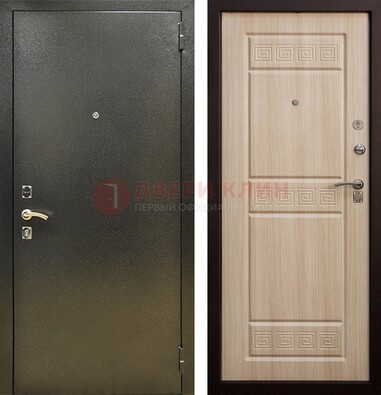 Железная темно-серая дверь с порошковым напылением и МДФ с резьбой ДП-276 в Сертолово