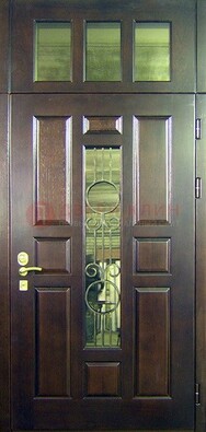 Парадная дверь со стеклянными вставками и ковкой ДПР-1 в офисное здание в Сертолово