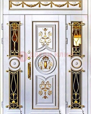 Белая стальная парадная дверь с золотыми элементами ДПР-80 в Сертолово