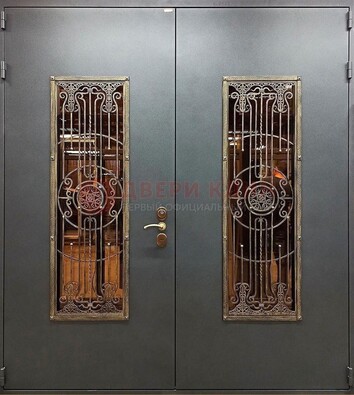 Входная металлическая парадная дверь со стеклом и ковкой ДПР-81 в Сертолово