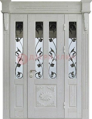 Входная парадная дверь со стеклом и ковкой в белом цвете ДПР-93 в Сертолово