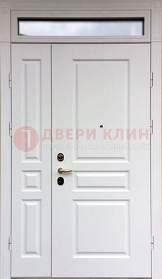 Белая двухстворчатая металлическая дверь со стеклом ДС-63 в Сертолово