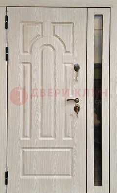 Белая металлическая дверь со стеклом ДС-68 в Сертолово