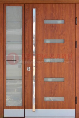 Коричневая металлическая дверь со стеклом ДС-72 в Сертолово