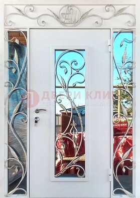 Белая входная дверь порошок со стеклом и ковкой ДСК-165 в Сертолово