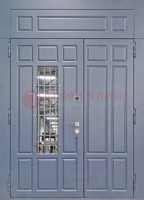 Серая двухстворчатая дверь Винорит со стеклом и ковкой ДСК-234 RAL 7024 в Сертолово