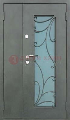 Двухстворчатая железная дверь со стеклом и ковкой ДСК-40 в Сертолово