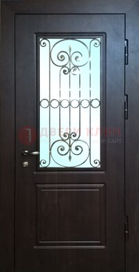 Железная дверь со стеклом и ковкой ДСК-65 для общественных зданий в Сертолово