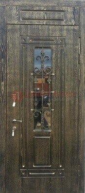 Зеленая входная дверь со стеклом и ковкой ДСК-67 в Сертолово