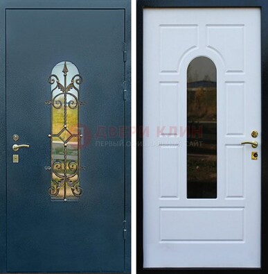Входная дверь Дверь со стеклом и ковкой ДСК-71 для кирпичного дома в Сертолово
