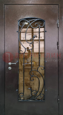 Металлическая дверь со стеклом и ковкой ДСК-95 для магазина в Сертолово