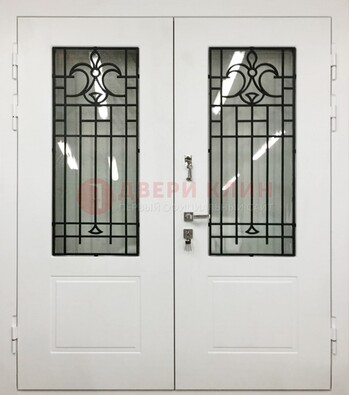 Белая двухстворчатая уличная дверь Винорит со стеклом ДСТ-4 в Сертолово