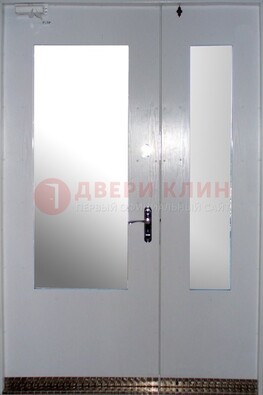 Белая  тамбурная дверь со стеклянными вставками ДТМ-18 в Талдоме