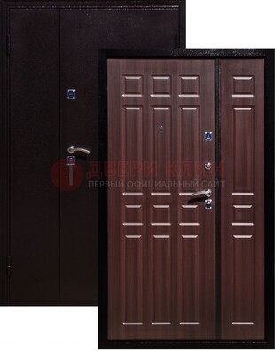 Коричневая металлическая тамбурная дверь ДТМ-24 в Сертолово
