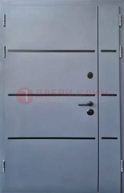 Серая металлическая тамбурная дверь с молдингами ДТМ-42 в Сертолово