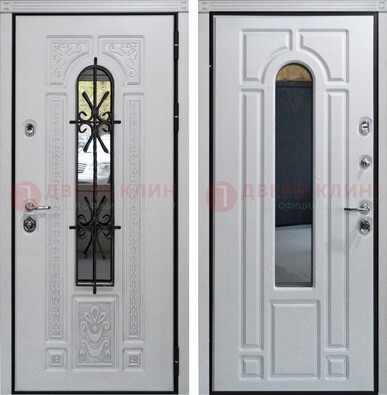 Белая стальная дверь с виноритом и ковкой снаружи ДВТ-197 в Сертолово