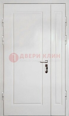 Полуторная металлическая дверь с МДФ в белом цвете ПЛ-24 в Сертолово